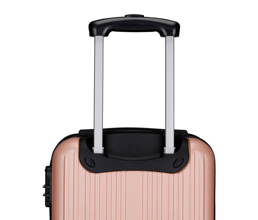 Nahaufnahme des ausziehbaren Griffs eines roségoldenen Koffers vor einem weißen Hintergrund.