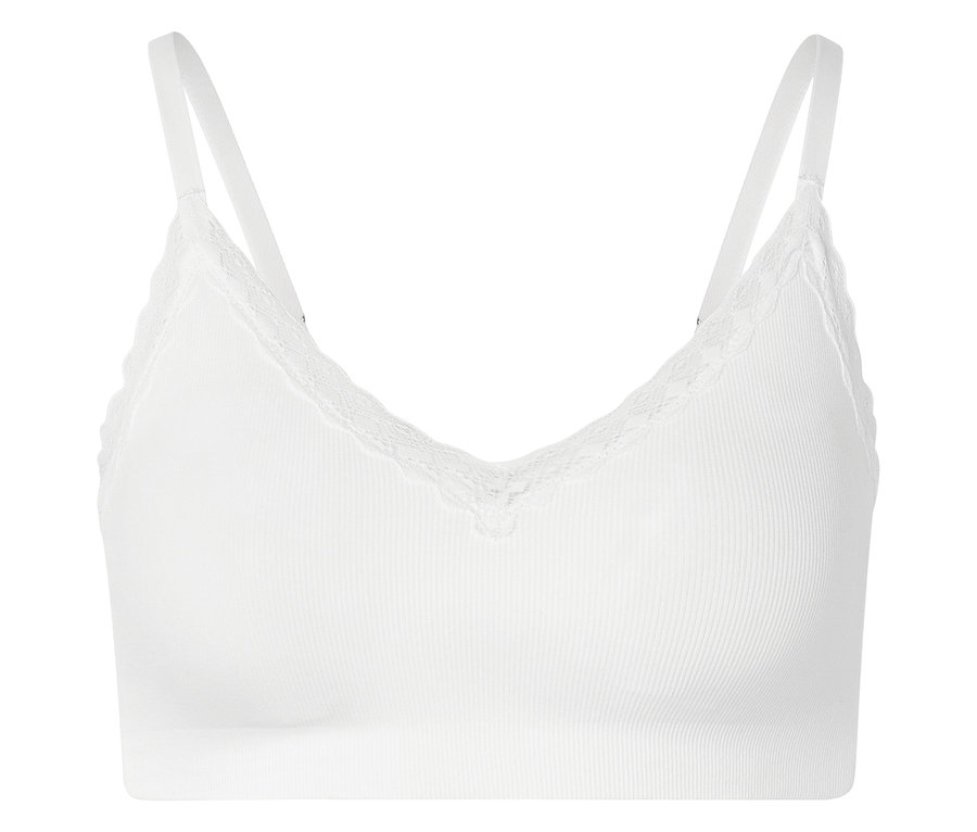 Weißes, geripptes Bralette mit Spitze und verstellbaren Trägern vor weißem Hintergrund.
