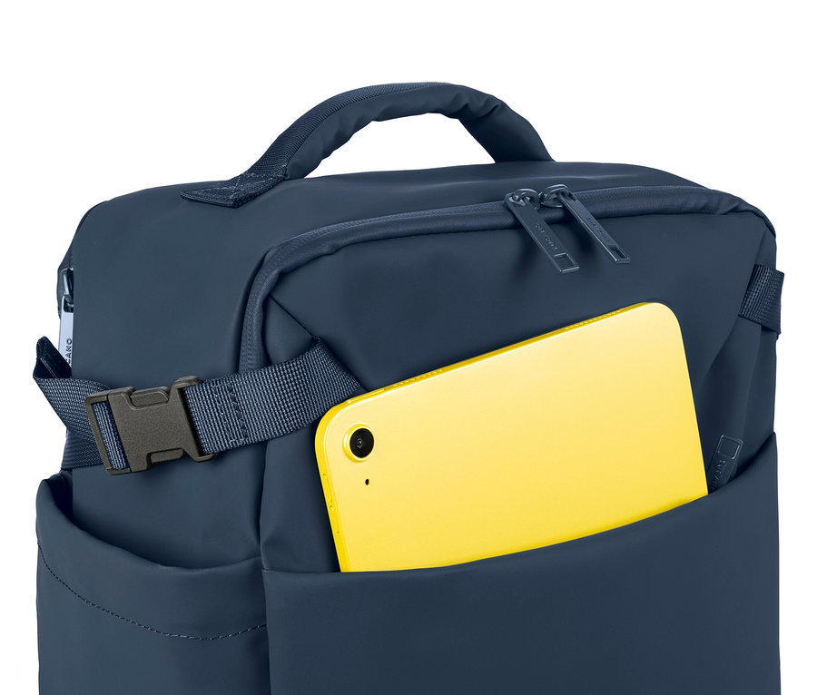 Nahaufnahme des Tucano TUGO DRY Kabinenrucksacks mit 15,6-Zoll-Laptopfach, in dessen Außentasche ein gelbes Smartphone steckt.