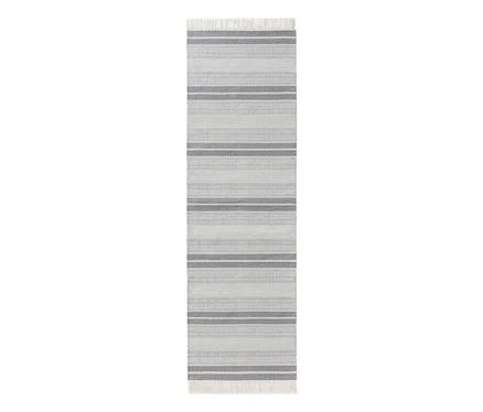 benuta Indoor-und-Outdoor-Läufer Siena, ca. 80 x 250 cm, mit hellgrauen und dunkelgrauen Streifen und Fransen an den Enden.
