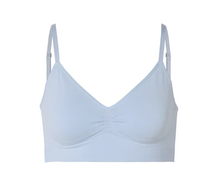 Hellblauer BH mit V-Ausschnitt und verstellbaren Trägern, frontal aufgenommen.