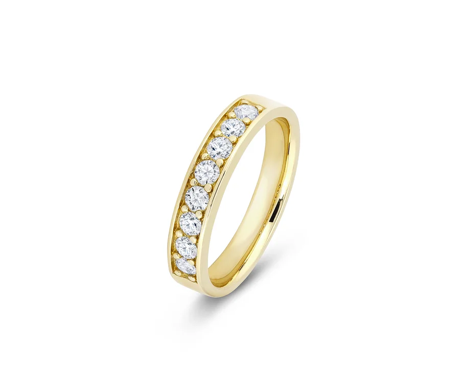 585 Goldring mit 8 Diamanten.