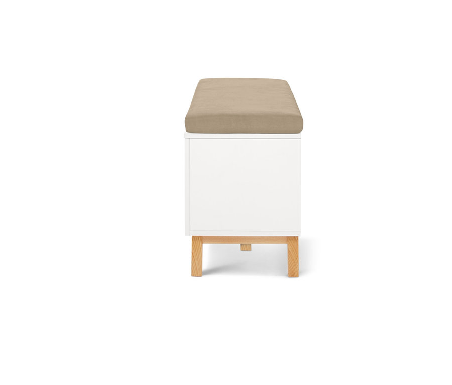 Eine weisse Sitzbank mit Stauraumfächern und einer beige Sitzfläche.