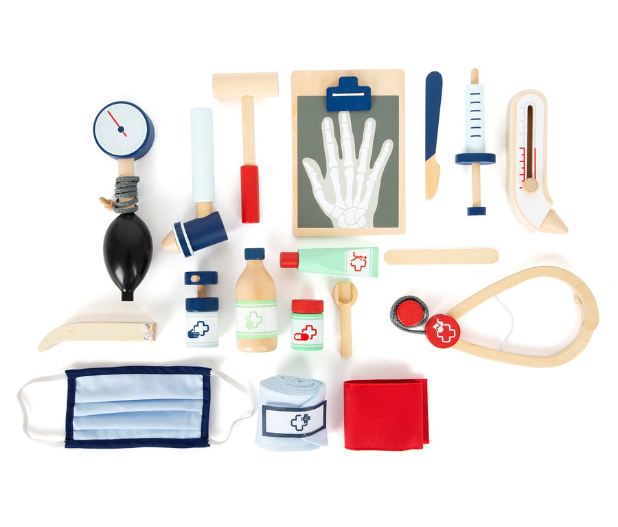 Spielzeug-Arztset inklusive Stethoskop, Thermometer, Röntgenbild und Gesichtsmaske, sowie small foot Arzttasche.