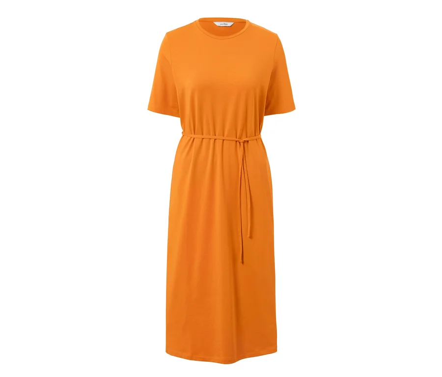 Orangefarbenes Jerseykleid mit Taillengürtel.