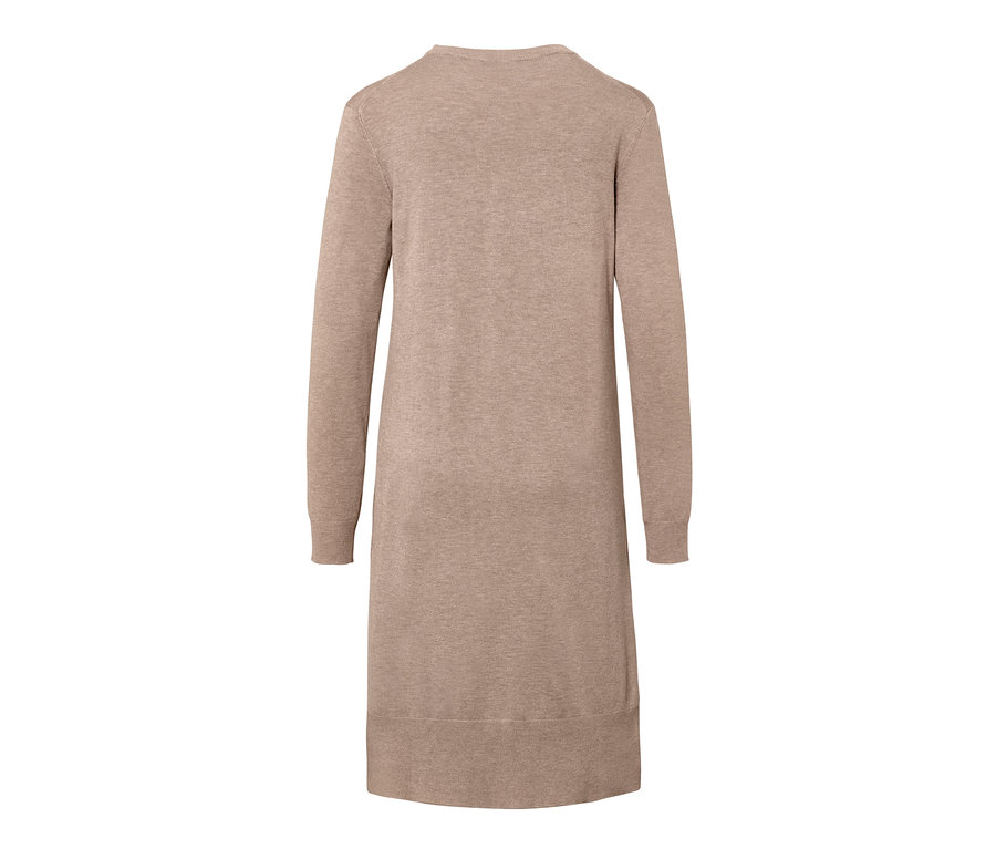 Beiges Feinstrickkleid.