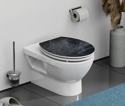 Weißes WC mit schwarzem Schütte MDF High-Gloss WC-Sitz mit Absenkautomatik »Black Stone«.
