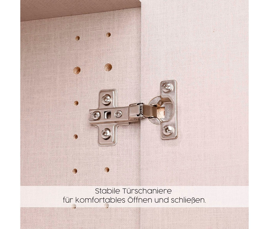 Nahaufnahme eines stabilen Türscharniers an einem Rauch Drehtürenschrank "Skandi" 6-türig mit vier Schubladen, beige/champagner.