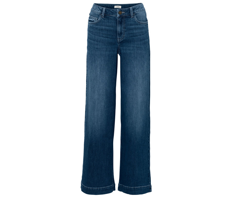 Blaue Jeans mit weitem Bein.