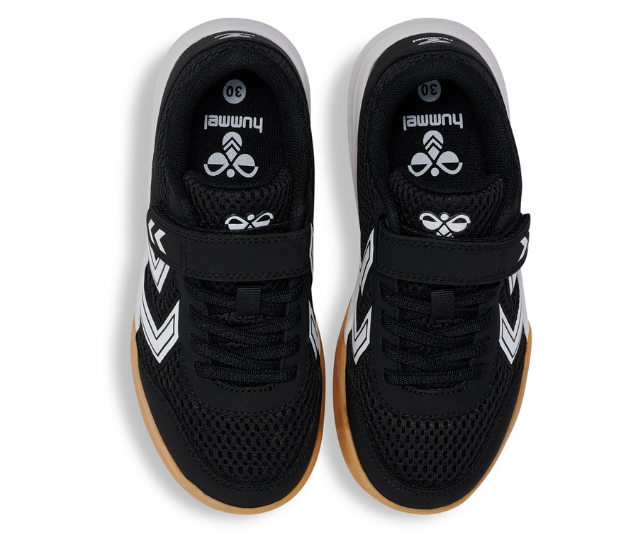 Draufsicht auf ein Paar schwarze hummel® Multiplay Flex VC JR Schuhe mit weißen Akzenten und Klettverschluss.