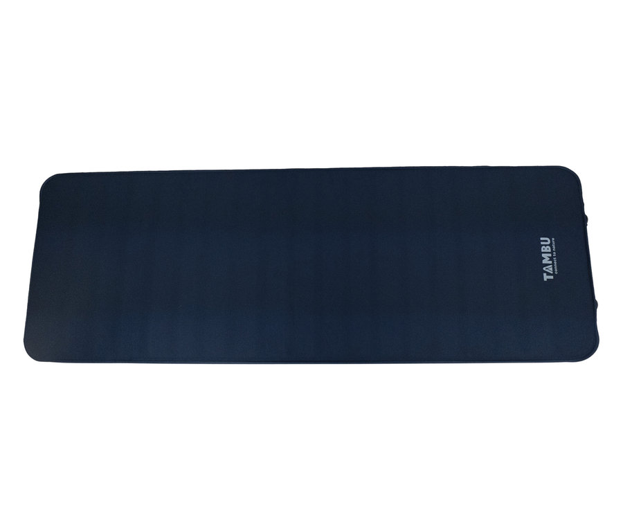 Dunkelblaue Tambu Isomatte »NALA Comfort« liegt auf einem weißen Hintergrund.