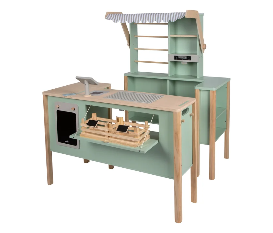 small foot Kaufladen und Kinderküche »fresh« aus Holz in Hellgrün und Natur. Mit Theke, Tablet, Spüle, Grill, Kreidetafel, Holzkisten, Regalen, Waage und gestreifter Markise.