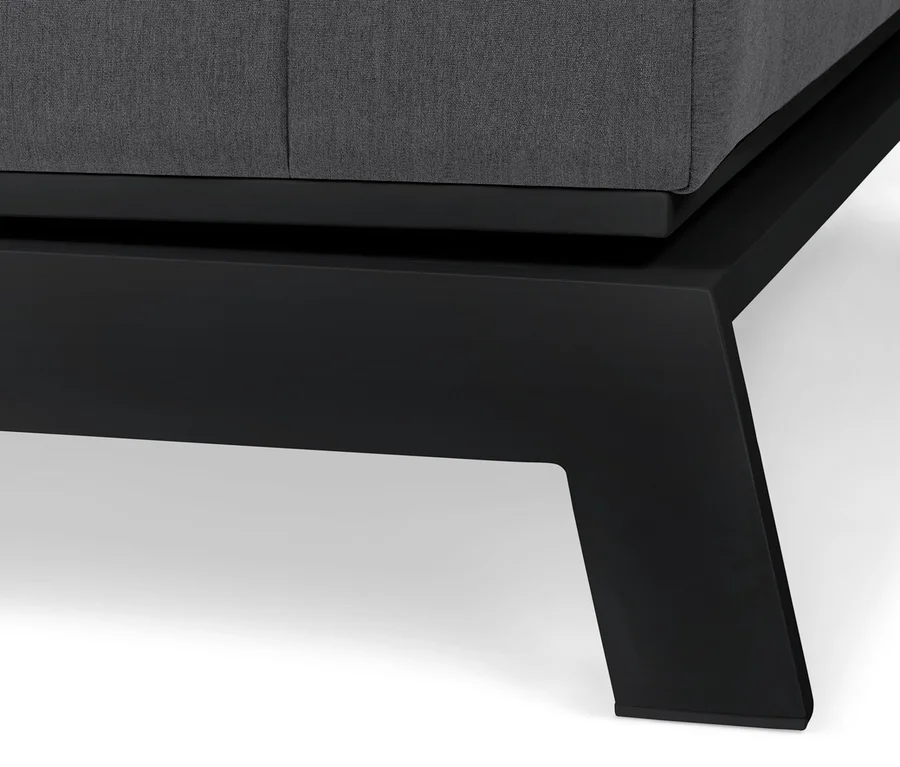 Detailansicht einer anthrazitfarbenen Premium-Doppelliege aus Sunbrella®-Stoff mit verstellbarem Kopfteil.