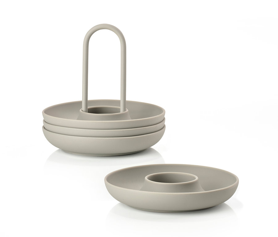 Beige 4 ZONE DENMARK-Eierbecher mit Halter auf weißem Hintergrund.