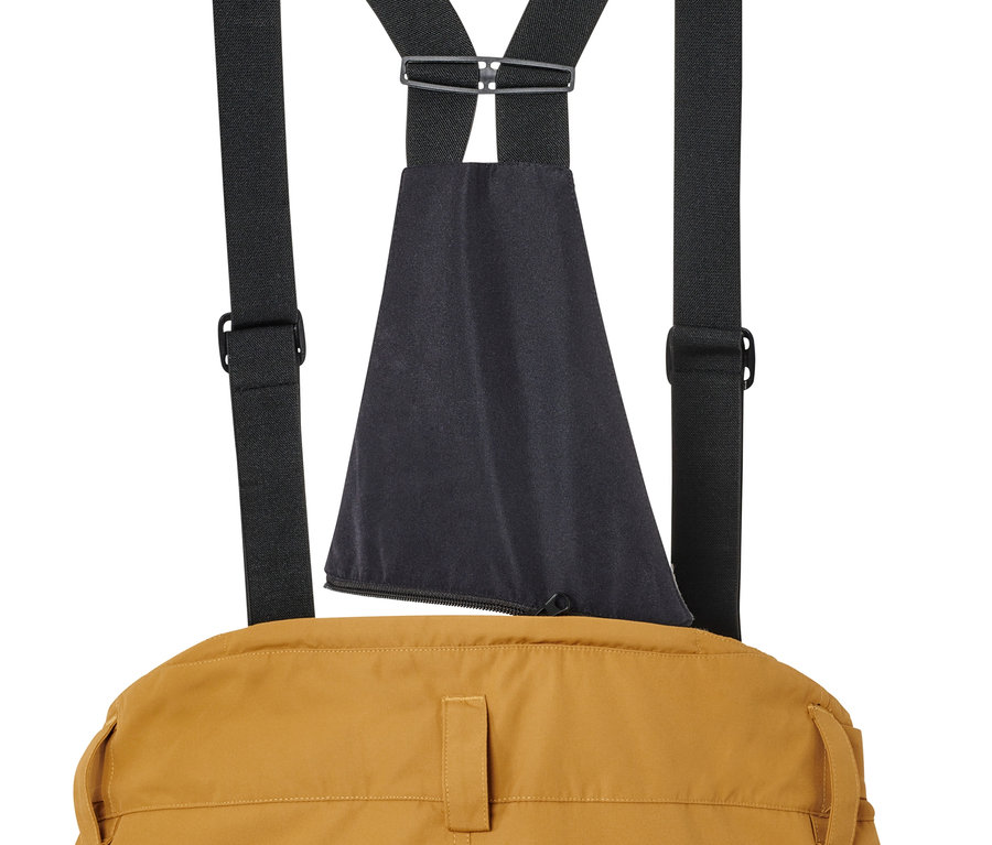 Detailansicht der Rückseite einer Skihose in Camel mit schwarzen, elastischen Hosenträgern.