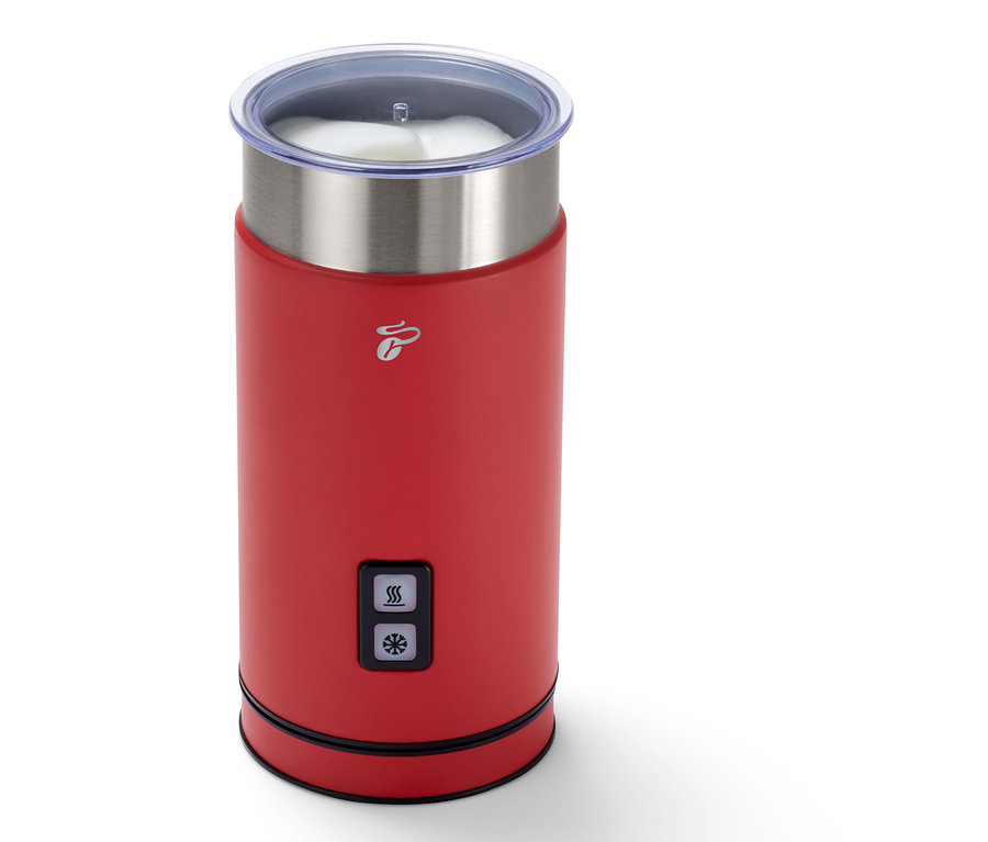 Ein roter, elektrischer Milschaufschäumer.