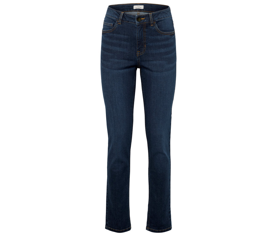 Blaue Jeans auf weißem Hintergrund.