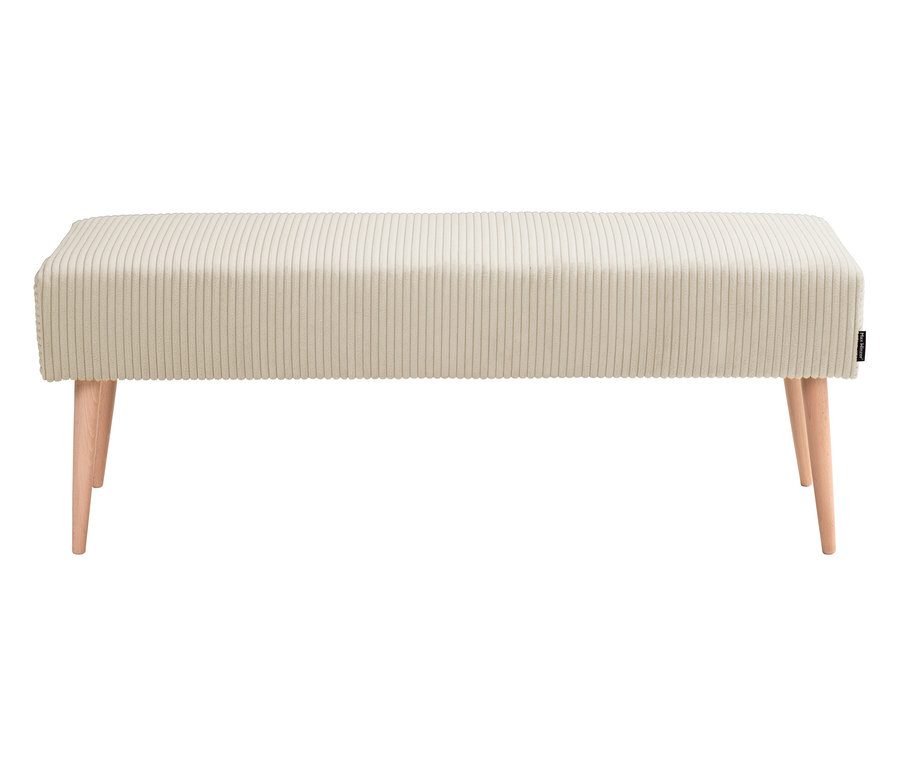 Eine cremefarbene Cordbank mit vier Holzbeinen steht vor einem weißen Hintergrund.