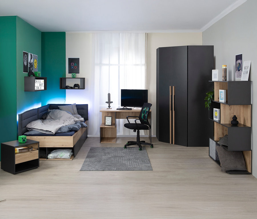 Zimmer mit Bett, Schreibtisch und Roba Eckschrank »Marvin«.