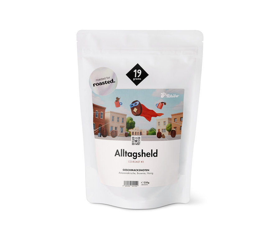 Eine weiße Packung 19grams x roasted. - Alltagsheld Co-Roast #3 Omni-Roast - 250 g Ganze Bohne.