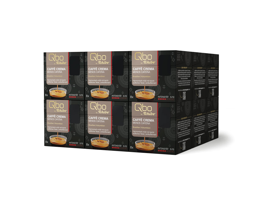 Stapel schwarzer Qbo by Tchibo Caffè Crema Menos Cafeína Kaffeekapselpackungen, 8 entkoffeinierte Kapseln, Intensität 5/10, aus Brasilien und Kolumbien.