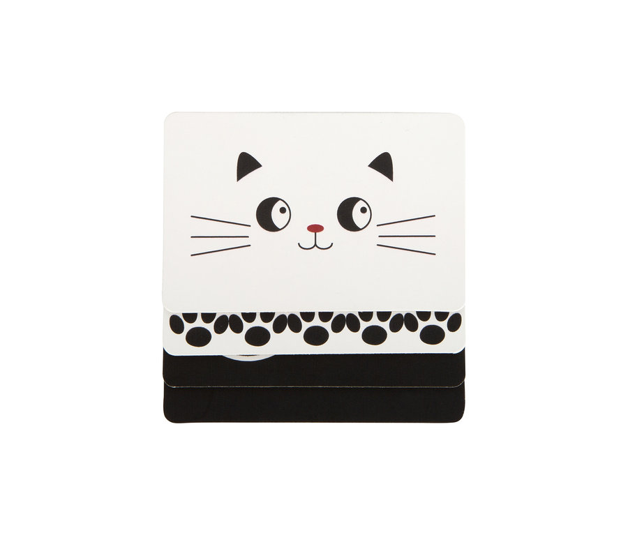 small foot Baby-Box (0–3 Monate) mit Schwarz-Weiß-Karten. Die oberste Karte zeigt ein Katzenmotiv: schwarze Ohren, Augen, Schnurrhaare, rosa Nase und Pfotenabdrücke.