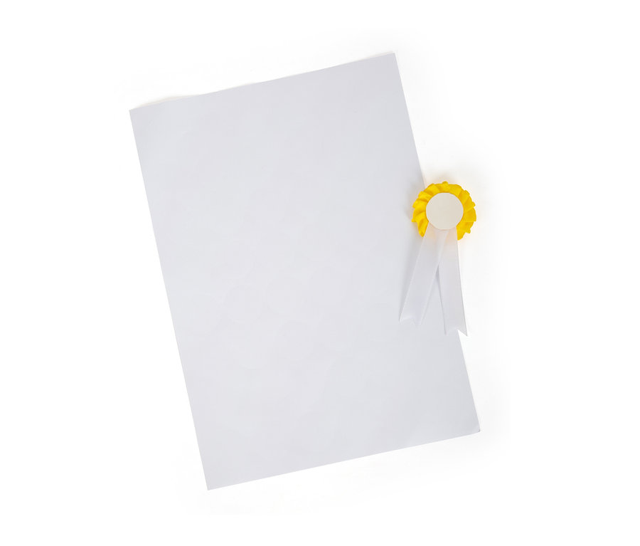 Leeres weißes Blatt Papier mit gelber Rosette in der oberen rechten Ecke.