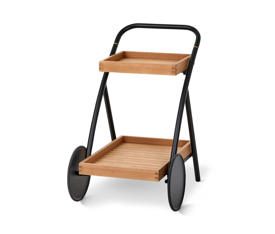 Garten-Beistellwagen und Garten-Barwagen »Elin« mit zwei Ablageflächen aus Eukalyptusholz und schwarzem Metallgestell.