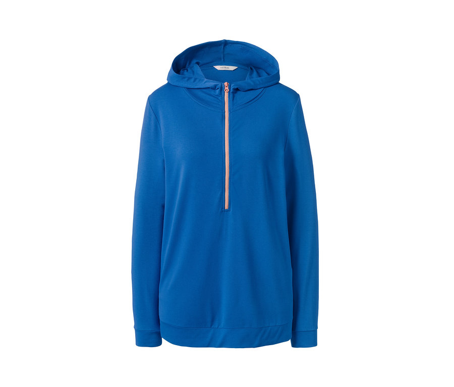 Blauer Kapuzensweatshirt mit orangefarbenem Reißverschluss.