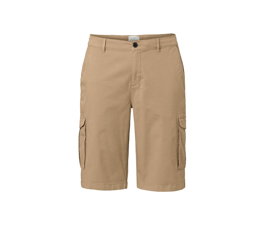Sandfarbene Cargo-Shorts.