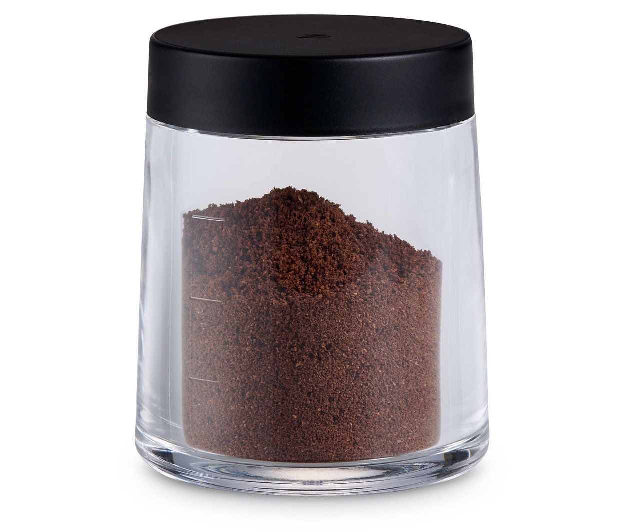 Gemahlener Kaffee in einer manuellen Kaffeemühle, silber.