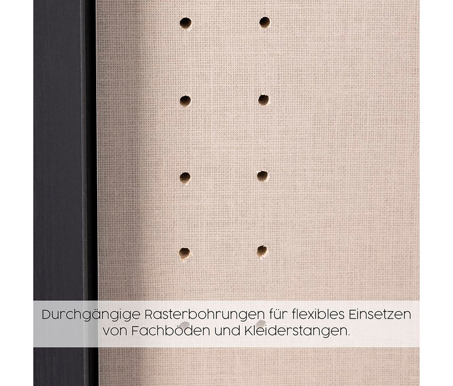 Detailaufnahme der Rasterbohrungen im Rauch Drehtürenschrank "Skandi" in beige/champagner.