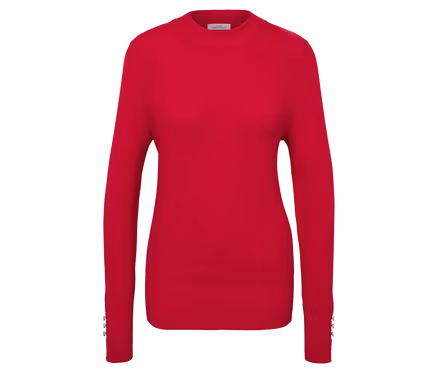 Roter Feinstrickpullover mit langen Ärmeln.
