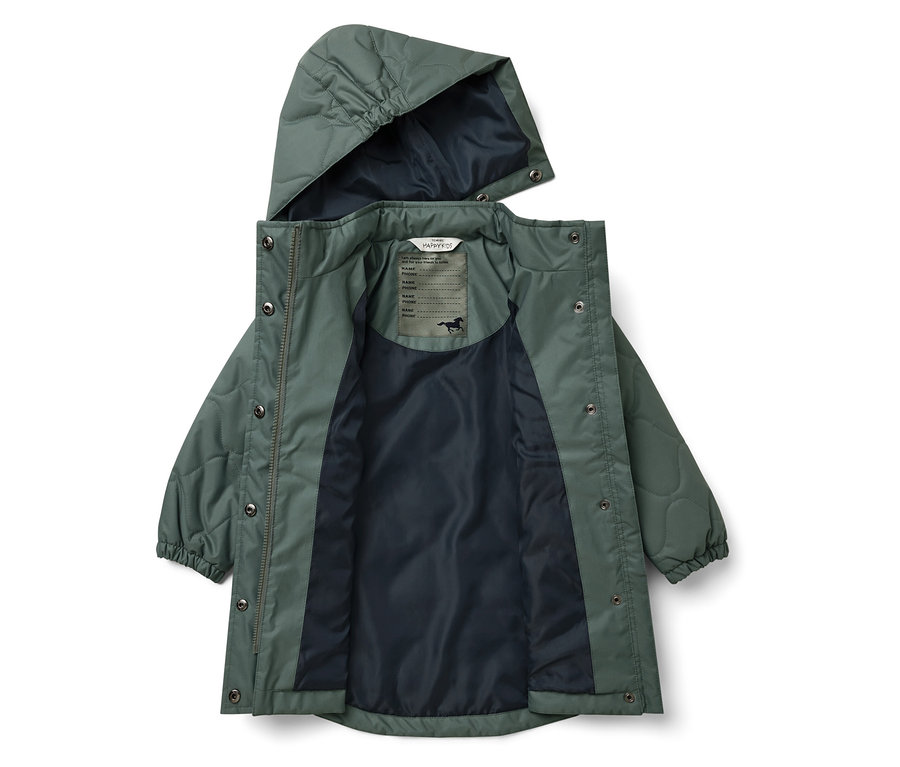 Eine offene, grüne Kinderjacke mit Kapuze, Innenseite nach vorne.