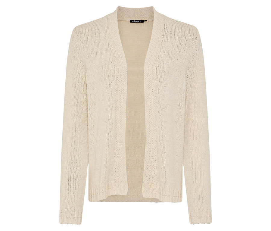 Ein cremefarbener, offener Strickcardigan mit langen Ärmeln liegt flach auf einer weißen Oberfläche.