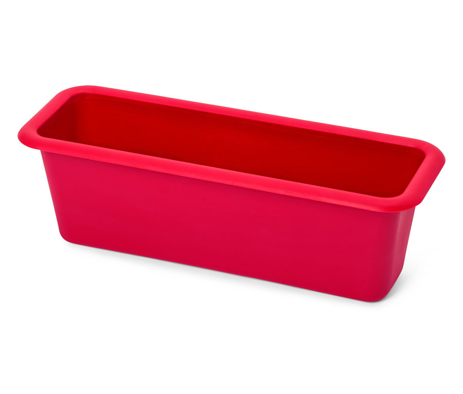Rote, rechteckige Kuchenform aus Silikon.