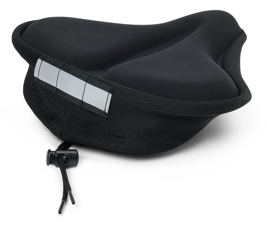 Ein schwarzer Fahrradsattelbezug liegt auf einem weißen Hintergrund.