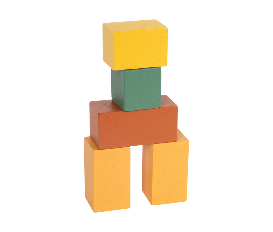 Fünf bunte Holzbausteine des small foot Montessori-Bundle 2 sind gestapelt: zwei orangefarbene als Basis, darauf ein brauner, ein grüner und ein gelber Block.