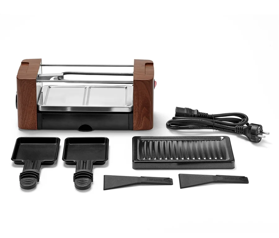 Auf einem weißen Hintergrund befindet sich ein Raclette für 2 Personen mit Zubehör.