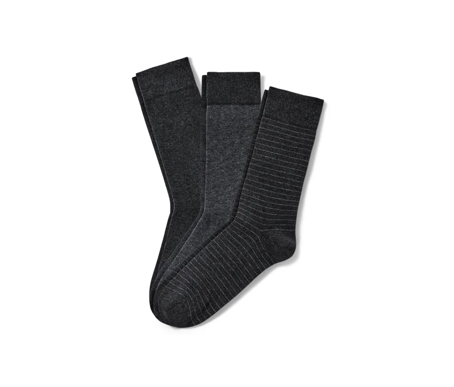 Drei Paar anthrazitfarbene Socken auf weißem Hintergrund.