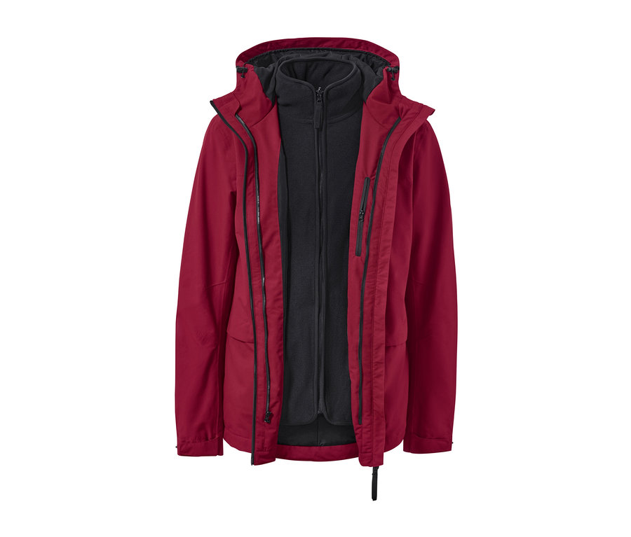 Rote Outdoorjacke mit schwarzer Weste.