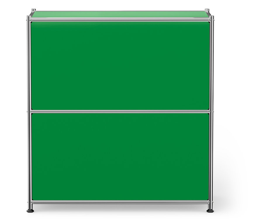 Grüner Schrank mit silbernem Rahmen und zwei Regalen.