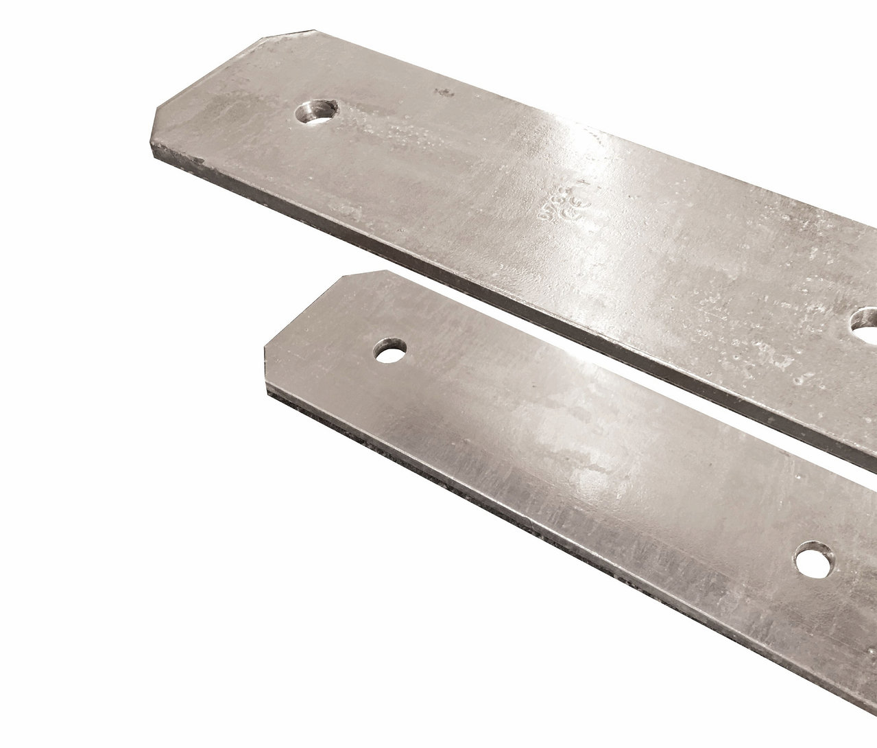 Zwei metallene Karibu H-Anker 4er-Set liegen nebeneinander.