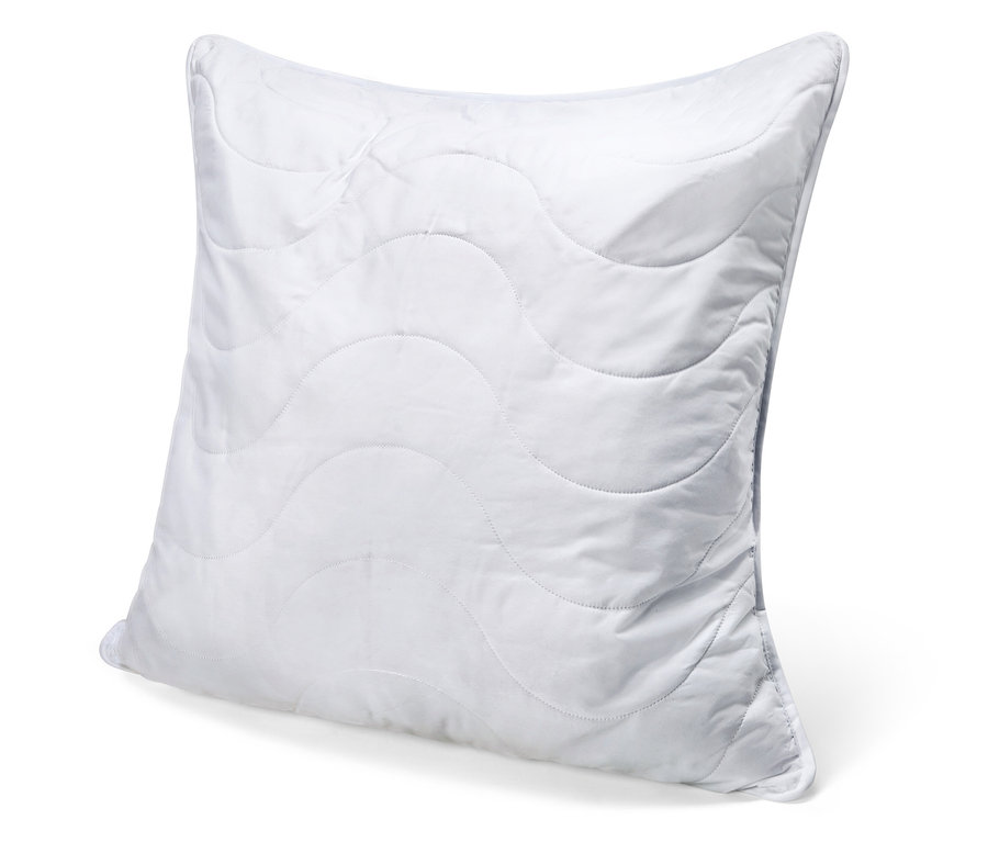 Ein einzelnes, weißes, kochfestes Kopfkissen (ca. 80 x 80) liegt auf einer weißen Oberfläche.