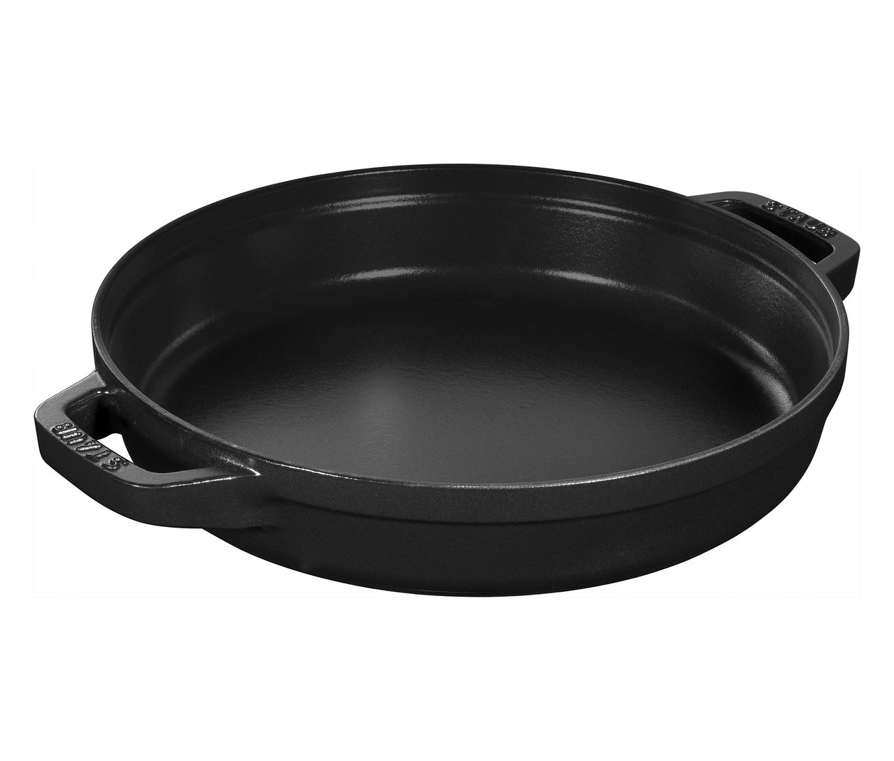 Schwarzer, leerer STAUB »La Cocotte« Kochtopf aus einem 3-teiligen Set.