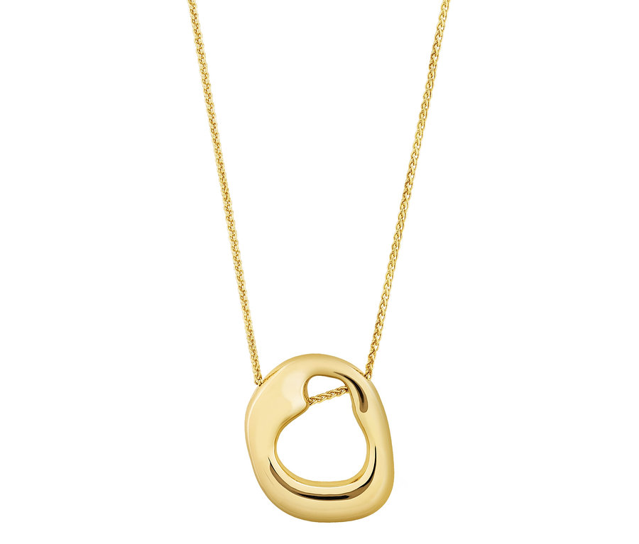 Nahaufnahme einer goldenen Halskette mit einem abstrakten, tropfenförmigen Anhänger an einer feinen Kette.