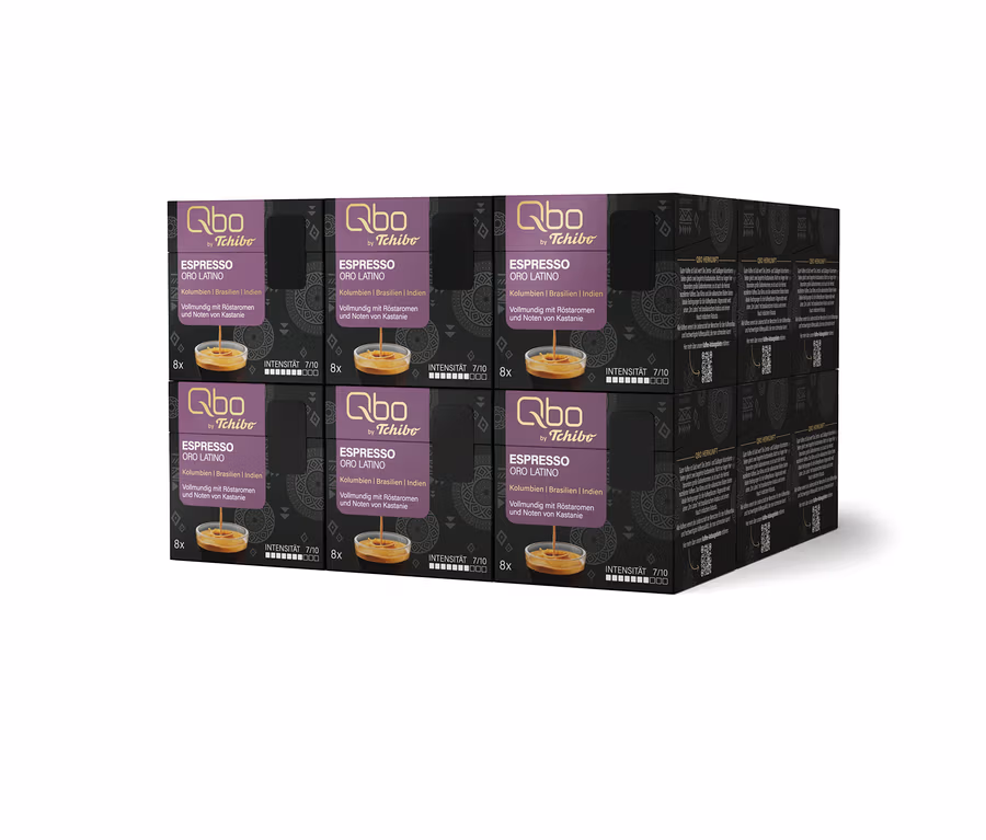 Stapel von Qbo by Tchibo Espresso ORO LATINO Kaffeekapsel-Boxen. Die dunklen Boxen zeigen 8 Kapseln und Intensität 7/10.