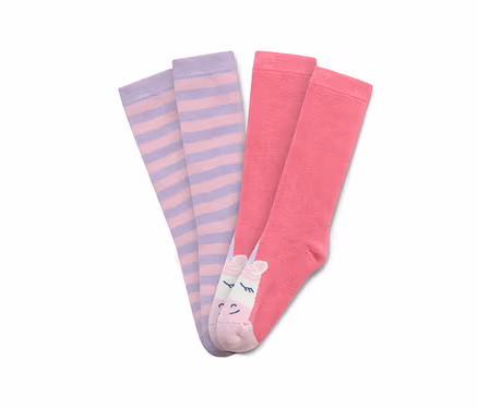 Zwei Paar Kniestrümpfe liegen nebeneinander, eins gestreift in Lila und Rosa, eins pink mit Einhorn-Motiv.