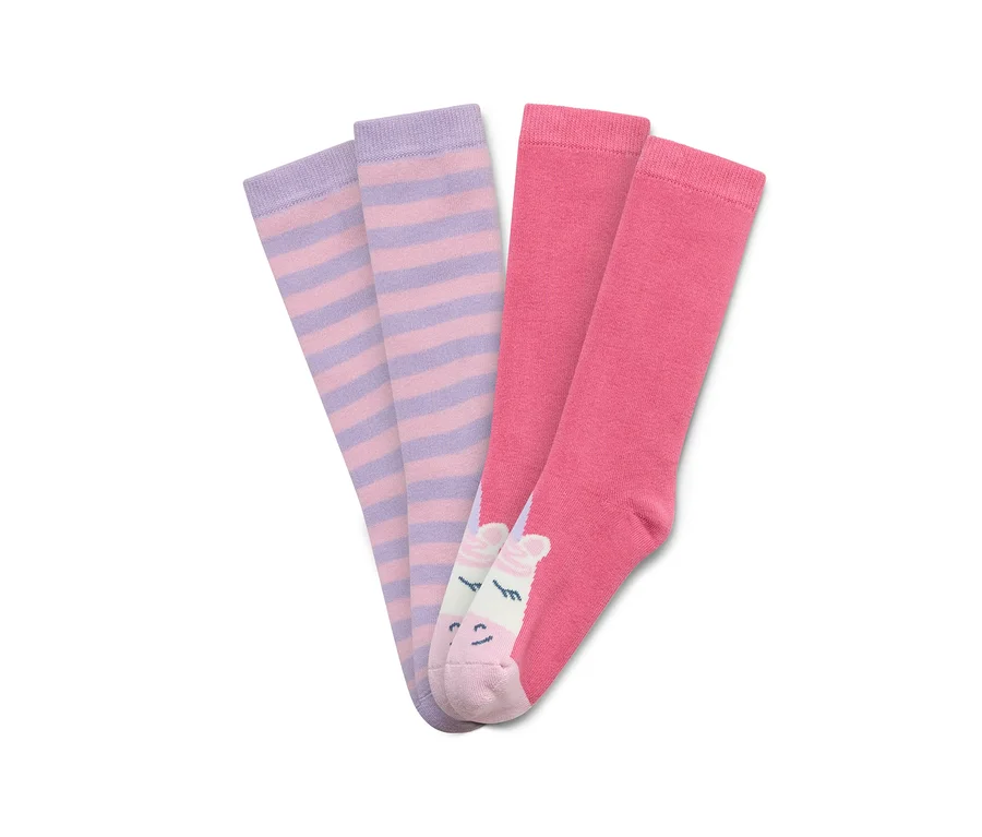 Zwei Paar Kniestrümpfe liegen nebeneinander, eins gestreift in Lila und Rosa, eins pink mit Einhorn-Motiv.