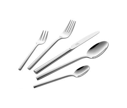 Fünf Besteckteile des ZWILLING »Aberdeen« Besteck-Sets: eine kleine Gabel, eine große Gabel, ein Messer, ein großer Löffel und ein kleiner Löffel, diagonal auf weißem Hintergrund.